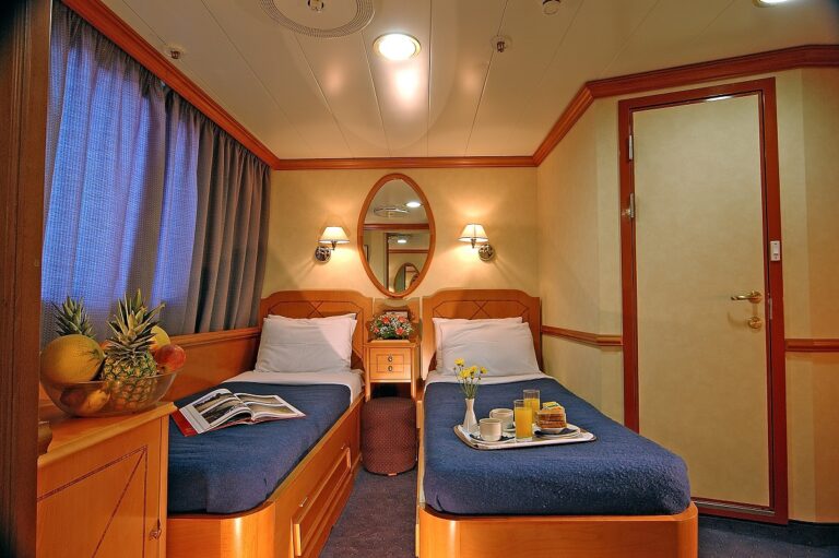 Twin Cabin