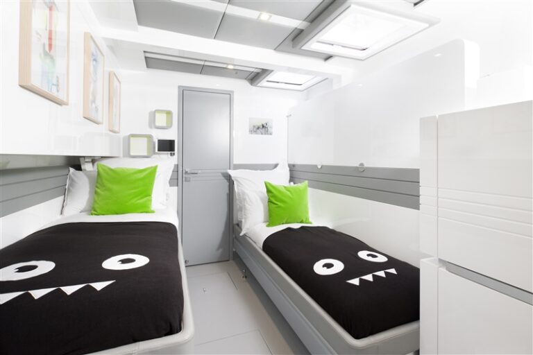 Sail Cat MAVERICK - Twin Cabin