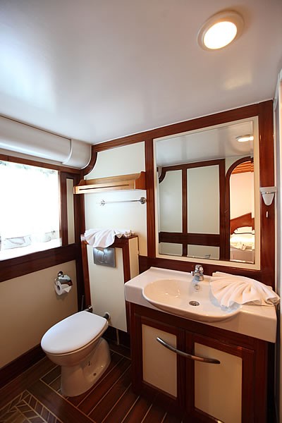 Sail Yacht ANGELO II -  Guest Ensuite 3