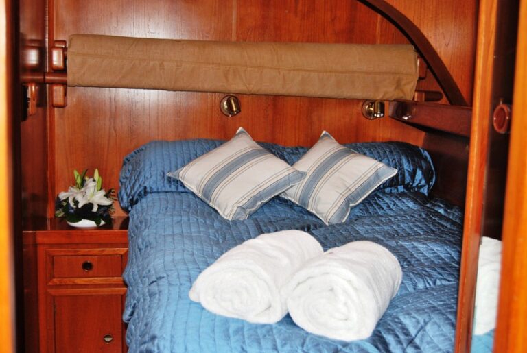 Sail Yacht COCONUT -  Port Cabin
