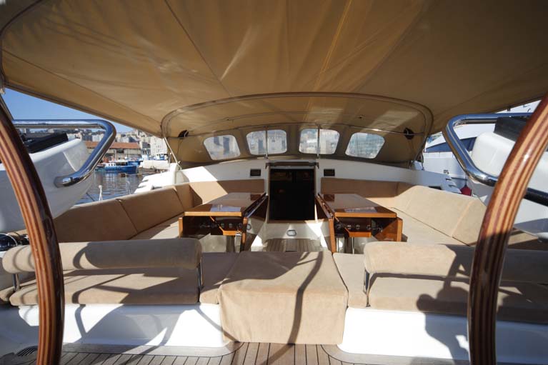 Sail Yacht DHARMA - Cockpit