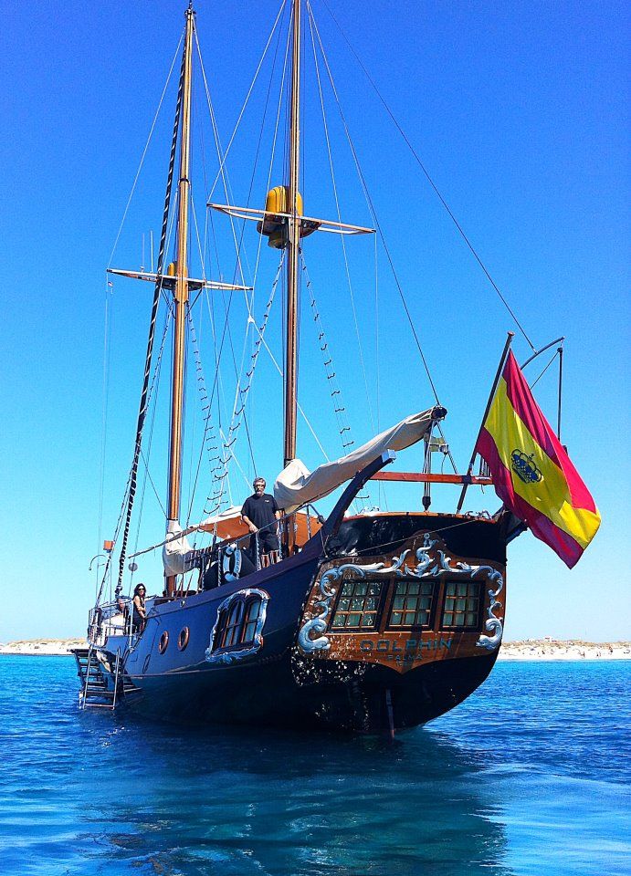 Sail Yacht DOLPHIN - Aft View