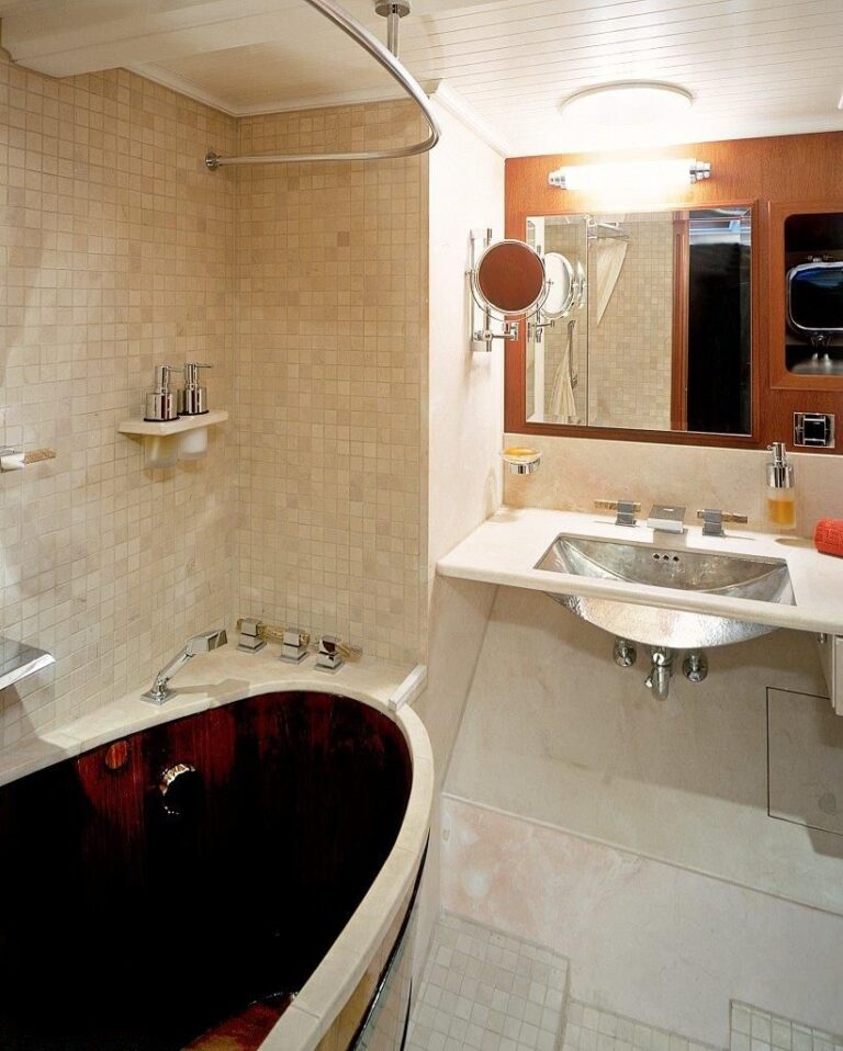 Sail Yacht DOLPHIN - Guest Ensuite