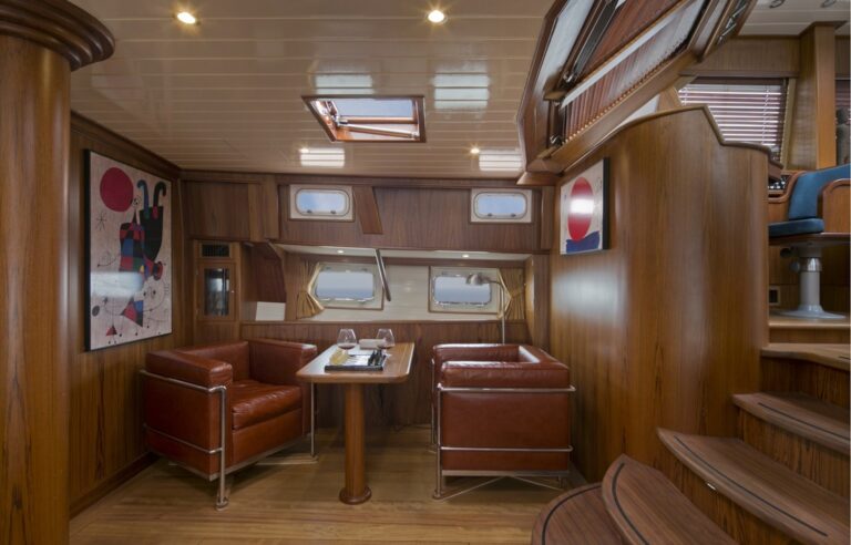 Sail Yacht DOMICIL - Lower Salon