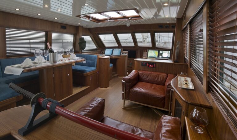 Sail Yacht DOMICIL -  Main Salon
