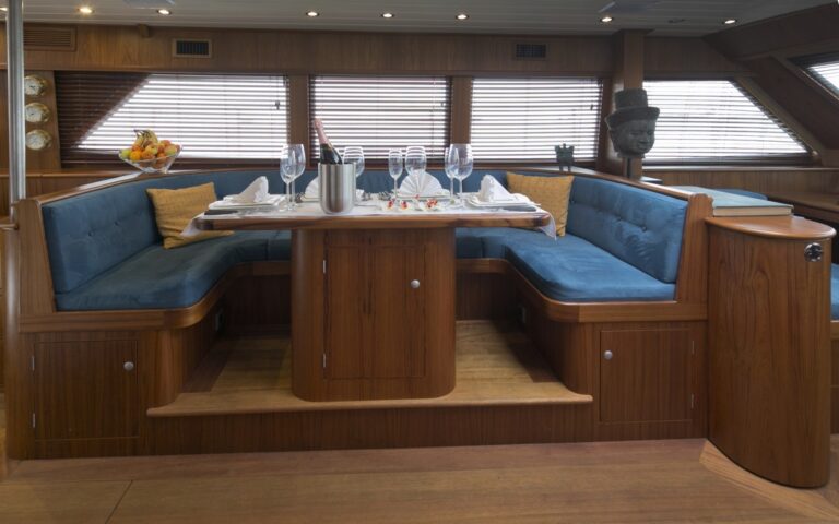 Sail Yacht DOMICIL - Salon Dining