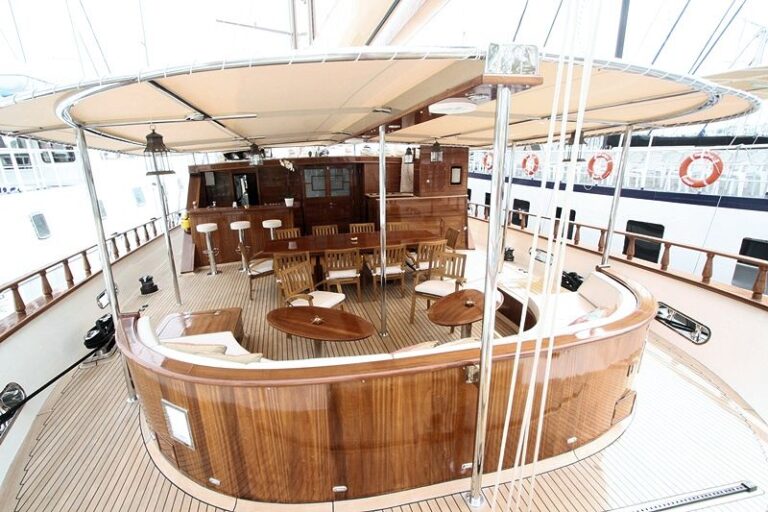 Sail Yacht DON CHRIS - Cockpit