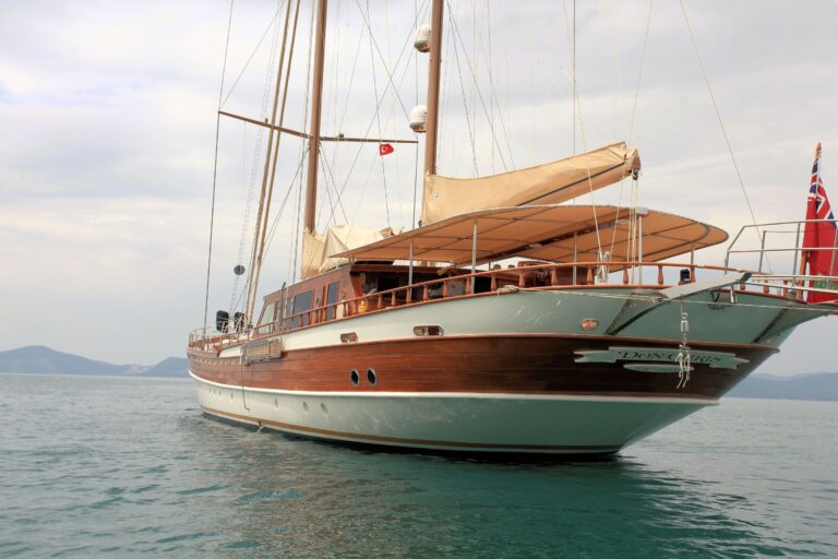 Sail Yacht DON CHRIS - Stern