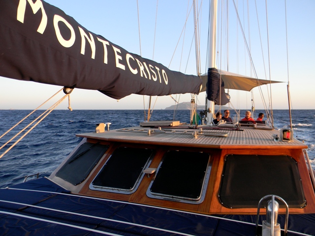 Sail Yacht MONTECRISTO -  Foredeck