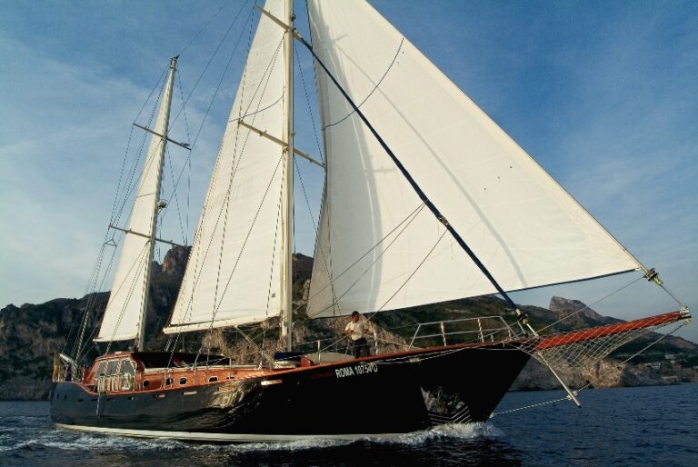 Sail Yacht MONTECRISTO -  Main