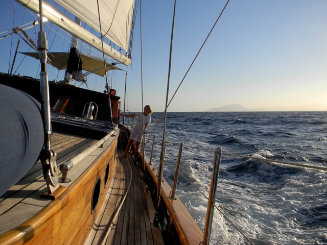 Sail Yacht MONTECRISTO -  Side Deck