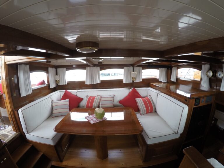 Sail Yacht NORTHERN STAR - Salon Couch