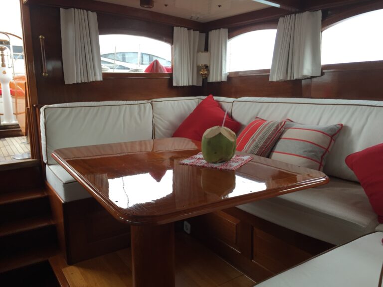 Sail Yacht NORTHERN STAR - Salon Seating 2
