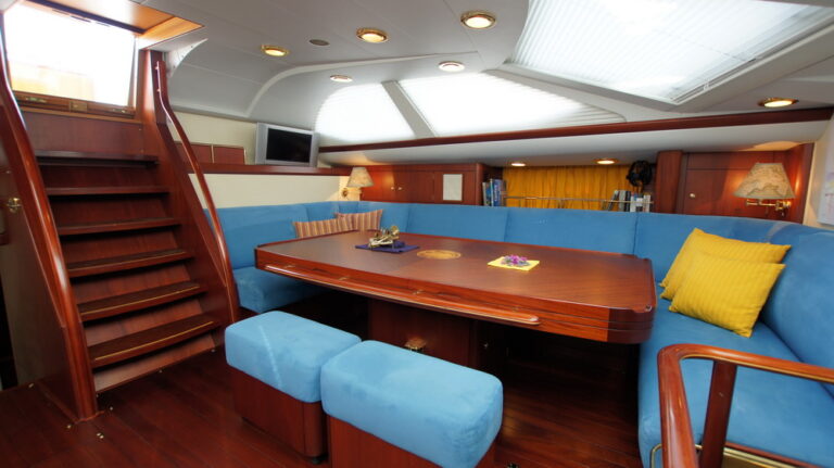 Sail yacht BILLY BUDD - Salon dining