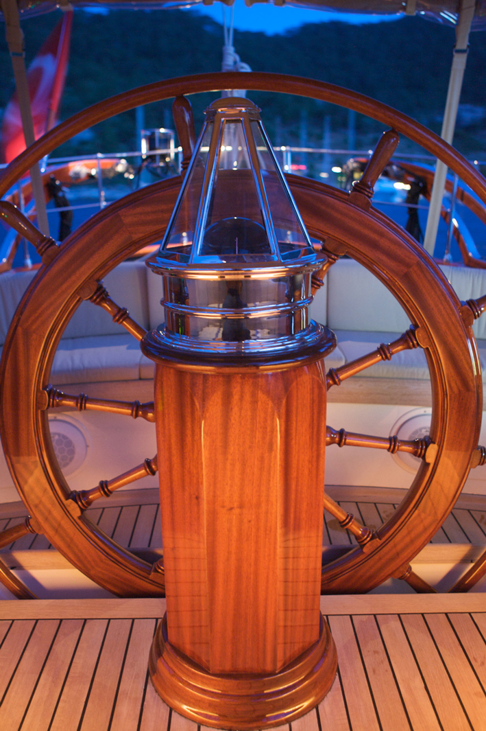 Sail yacht ILIOS -  Helm