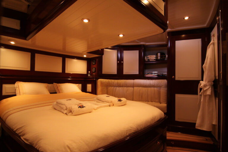 Sail yacht JAN DE VRIES -  Master Cabin