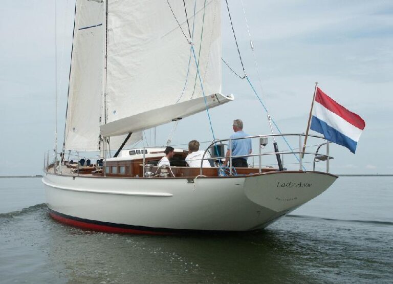 Sail yacht LADY ANN -  Aft View