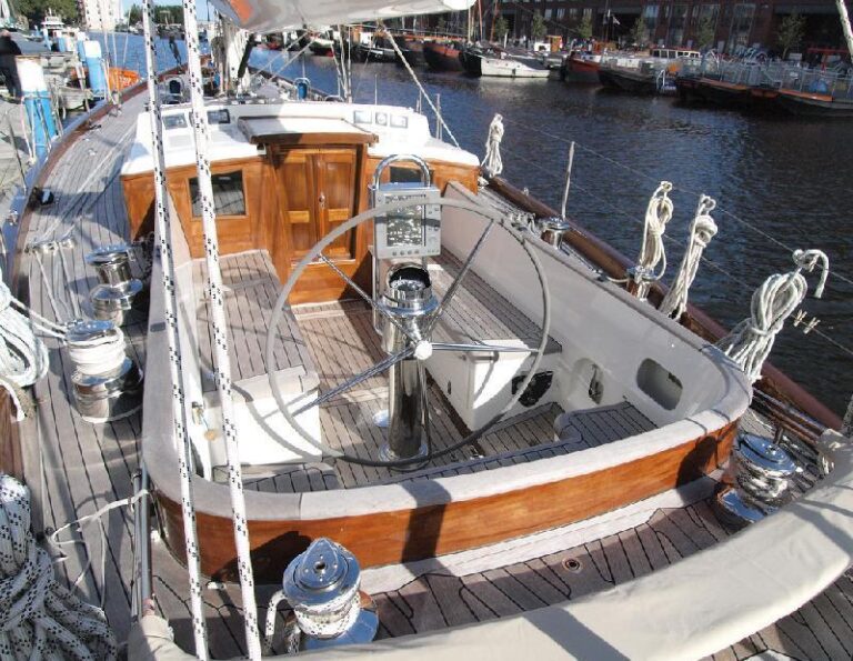 Sail yacht LADY ANN -  Cockpit