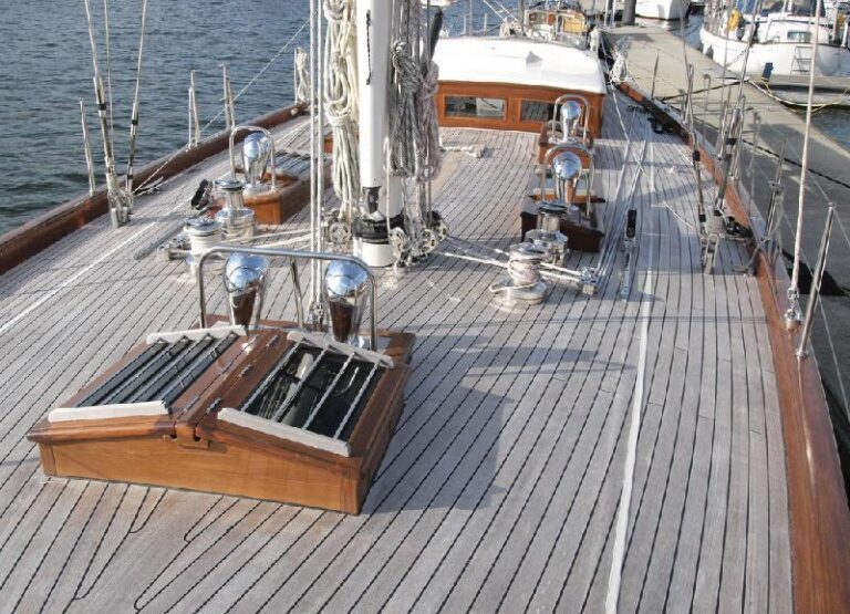 Sail yacht LADY ANN -  Deck