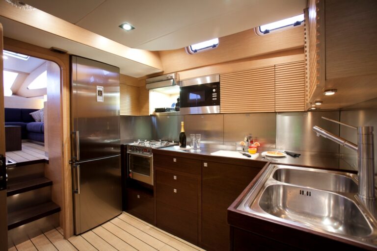 Sail yacht WIZARD - Galley