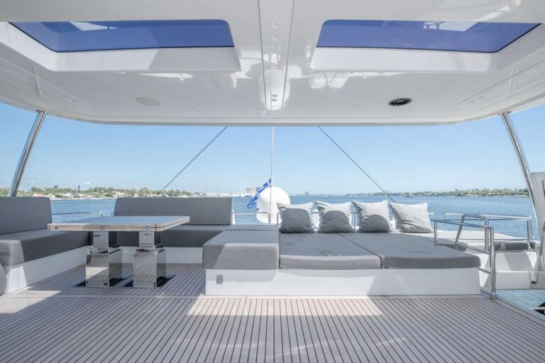 Sailing Catamaran AMAYA Fly Bridge
