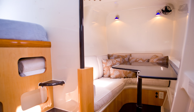 Sailing Catamaran Zenyatta - Cabin with sitting area
