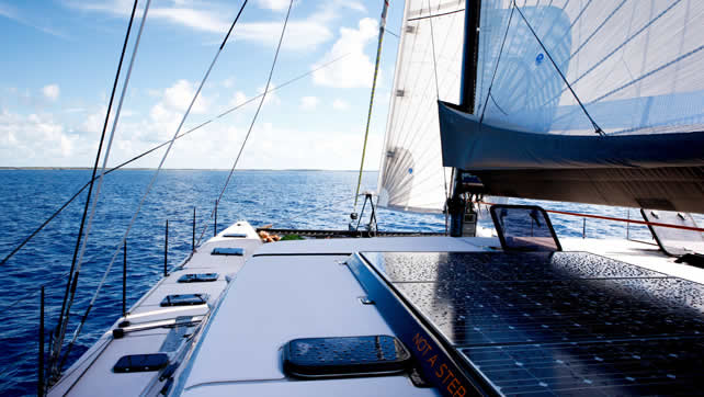 Sailing Catamaran Zenyatta - foredeck