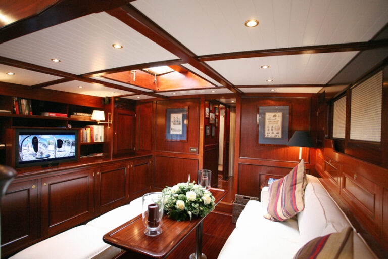Sailing Yacht KIM - Saloon