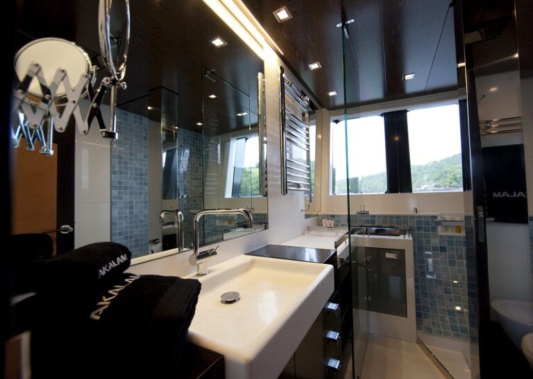 Sailing yacht AKALAM Bathroom
