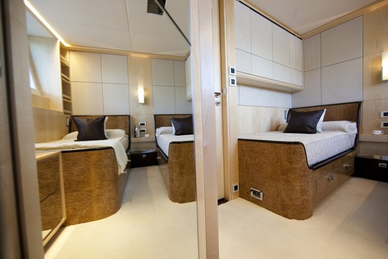 Sailing yacht AKALAM Cabins
