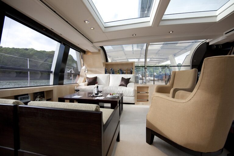 Sailing yacht AKALAM Salon View 3