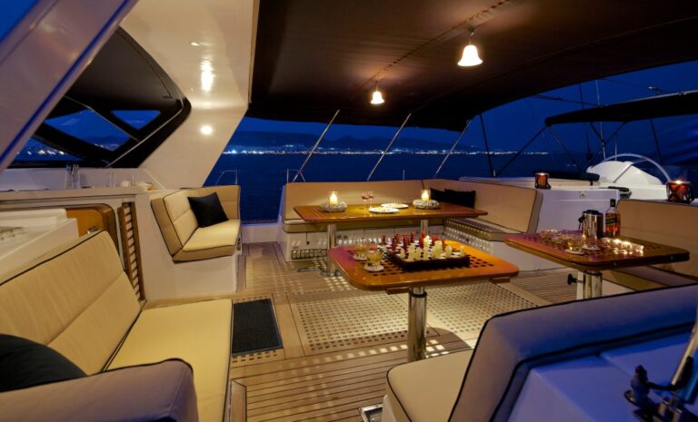 Sailing yacht AMADEUS - Cockpit at night