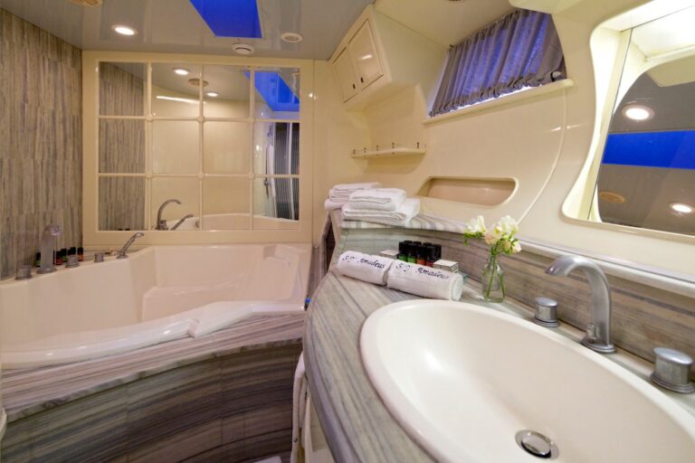 Sailing yacht AMADEUS - Master Ensuite