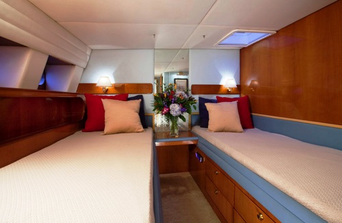 Sailing yacht APACHE -  Twin Cabin