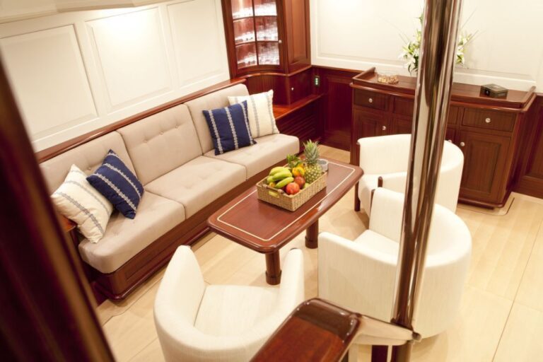 Lower Salon seating
