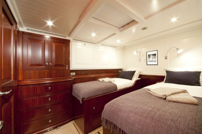 Twin Cabin - Convertible