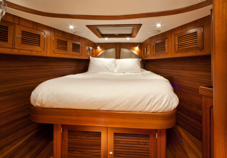 Sailing yacht Archangel -  Forward Guest Cabin