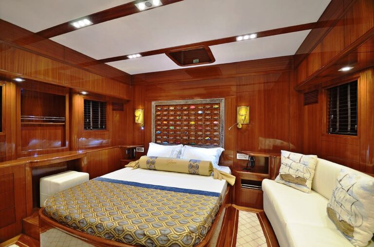 Sailing yacht GLORIOUS - Master Cabin
