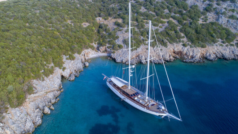Sailing Yacht HIC SALTA