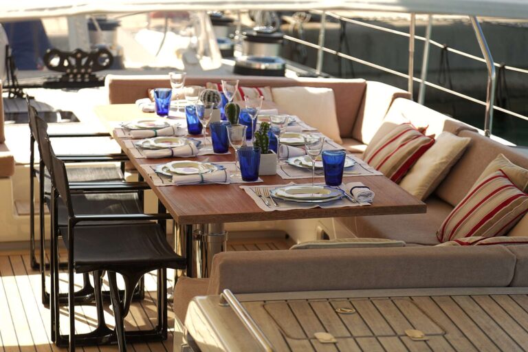 Sailing yacht MRS MARIETTA CUBE - Cockpit Dining