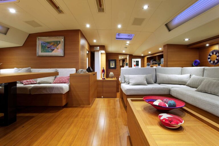 Sailing yacht MRS MARIETTA CUBE - Salon