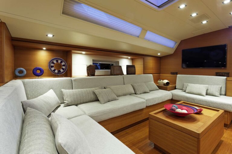 Sailing yacht MRS MARIETTA CUBE - Salon Couch
