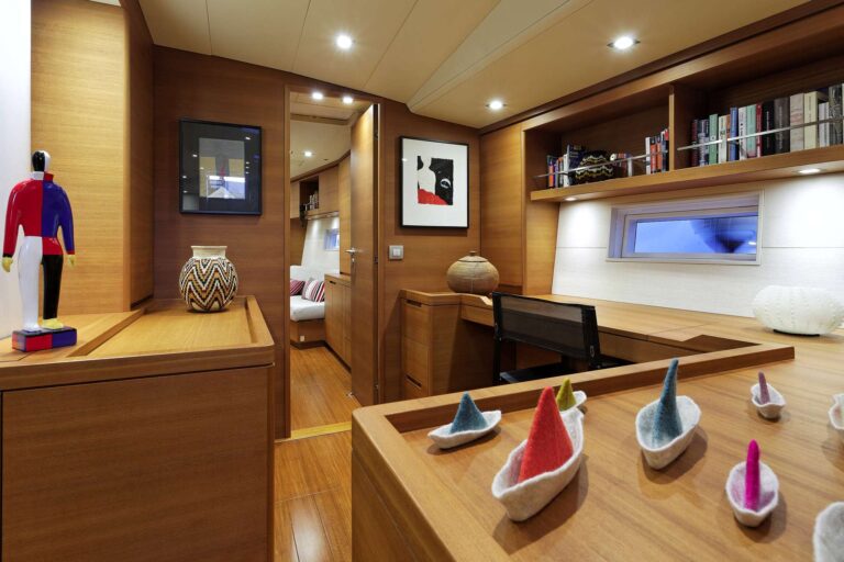 Sailing yacht MRS MARIETTA CUBE - Salon Detial