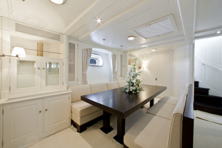 Sailing yacht Mary Cha III - dining