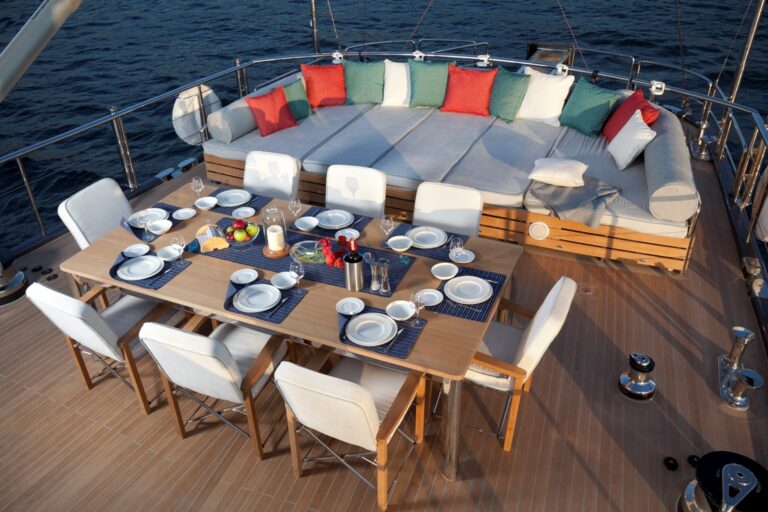 Sailing yacht Merlin -  Aft Deck