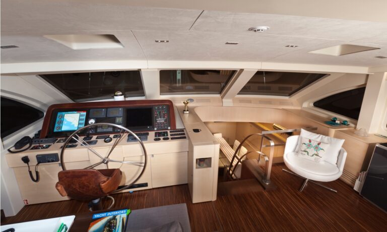 Sailing yacht Merlin -  Bridge