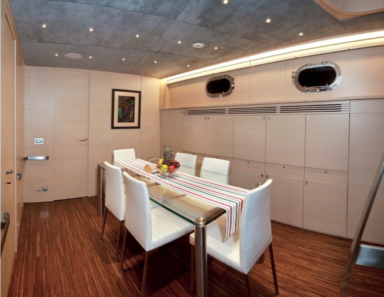 Sailing yacht Merlin -  Dining