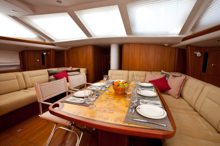 Sailing yacht NEKI - Salon