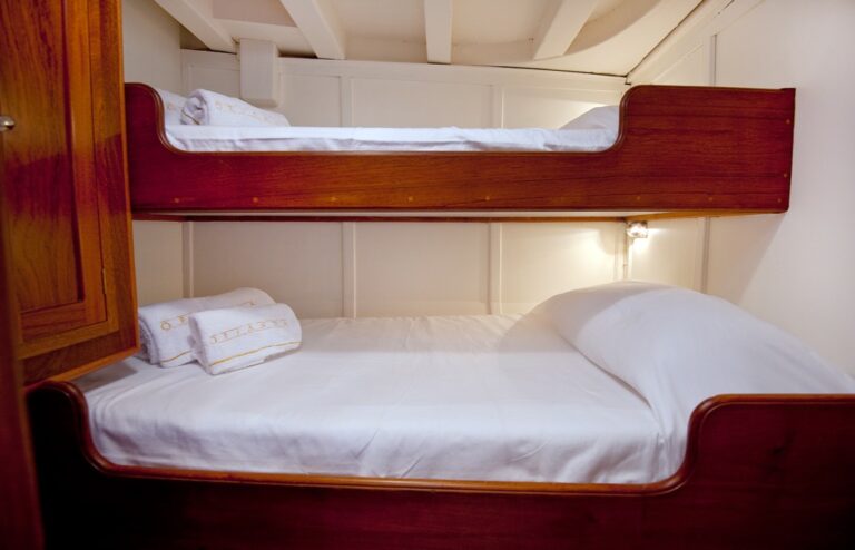 Sailing yacht Oriander - Twin Cabin