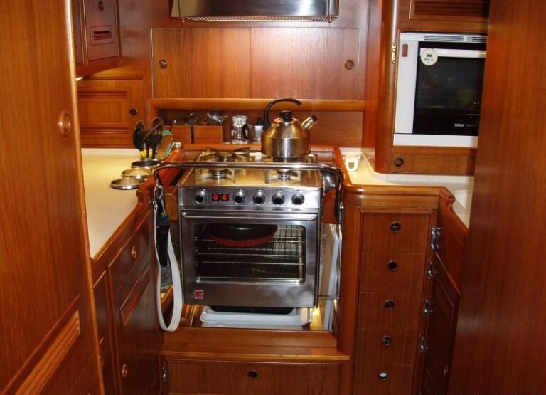 Sailing yacht PLUM -  Galley